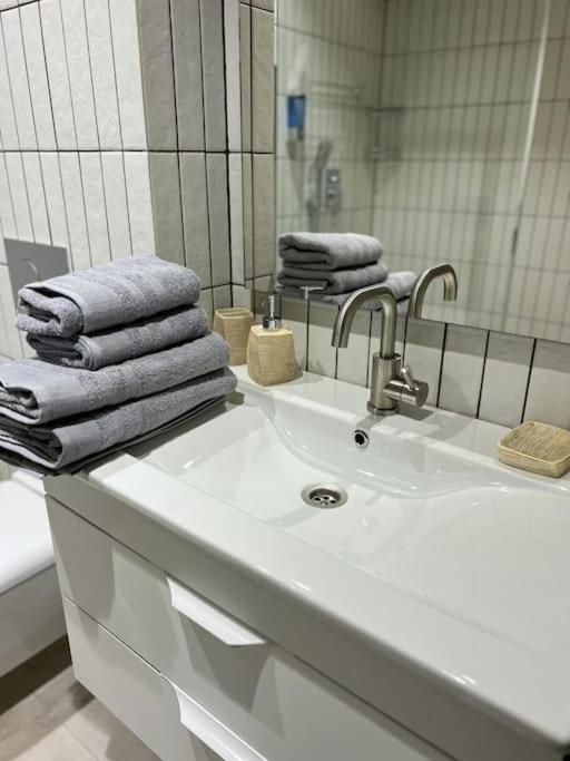 2 Bedroom On Ismail Corner Stefan Cel Mare, New Apartment, Chisinau Center! Екстериор снимка